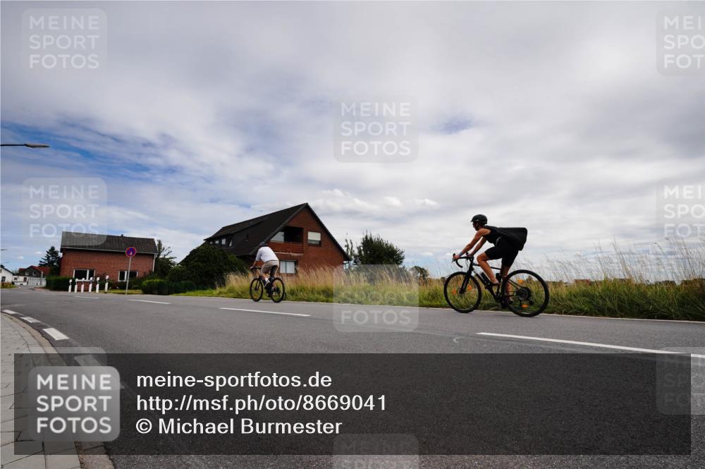 31.08.2025 - Elbe Triathlon Hamburg Michael Burmester http://msf.ph/oto/8669041 31.08.2025 13:39:37 Radfahren  meine-sportfotos.de
