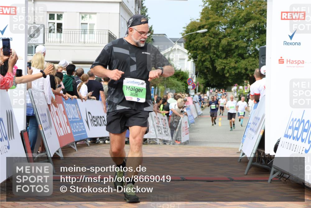 31.08.2025 - 21. Blankeneser Heldenlauf Strokosch-Dieckow http://msf.ph/oto/8669049 31.08.2025 11:13:44 Ziel 3127, 3126, 3026 meine-sportfotos.de
