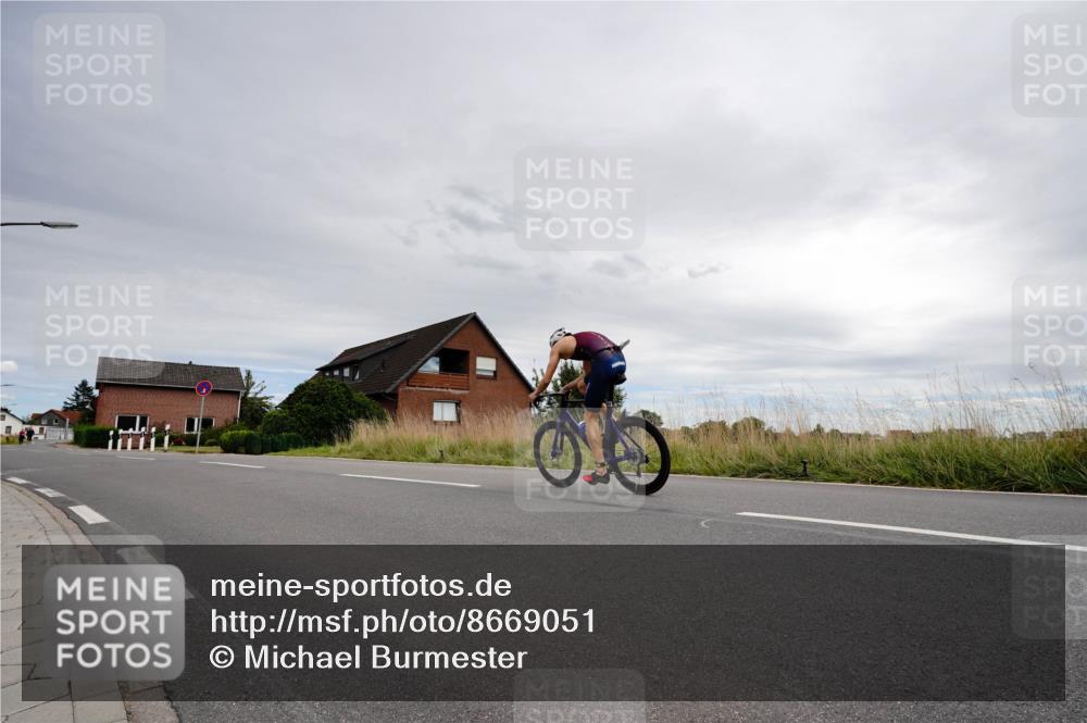 31.08.2025 - Elbe Triathlon Hamburg Michael Burmester http://msf.ph/oto/8669051 31.08.2025 14:05:29 Radfahren 159, 160 meine-sportfotos.de