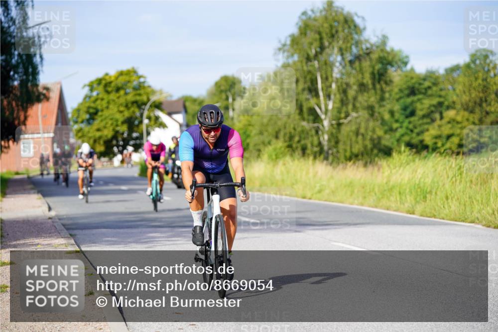 31.08.2025 - Elbe Triathlon Hamburg Michael Burmester http://msf.ph/oto/8669054 31.08.2025 09:50:36 Radfahren 250, 502, 612, 728, 766 meine-sportfotos.de