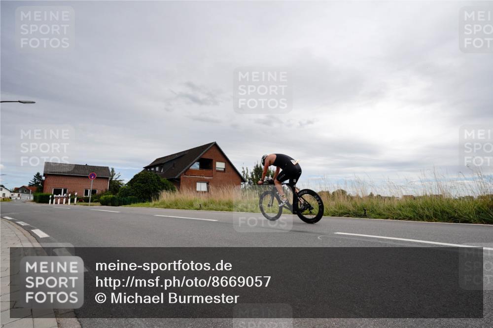 31.08.2025 - Elbe Triathlon Hamburg Michael Burmester http://msf.ph/oto/8669057 31.08.2025 14:06:03 Radfahren 137, 148 meine-sportfotos.de