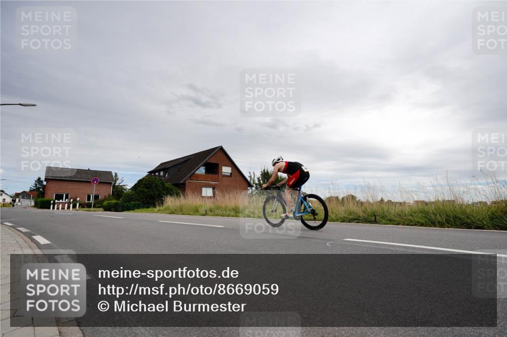 31.08.2025 - Elbe Triathlon Hamburg Michael Burmester http://msf.ph/oto/8669059 31.08.2025 14:06:08 Radfahren 148 meine-sportfotos.de