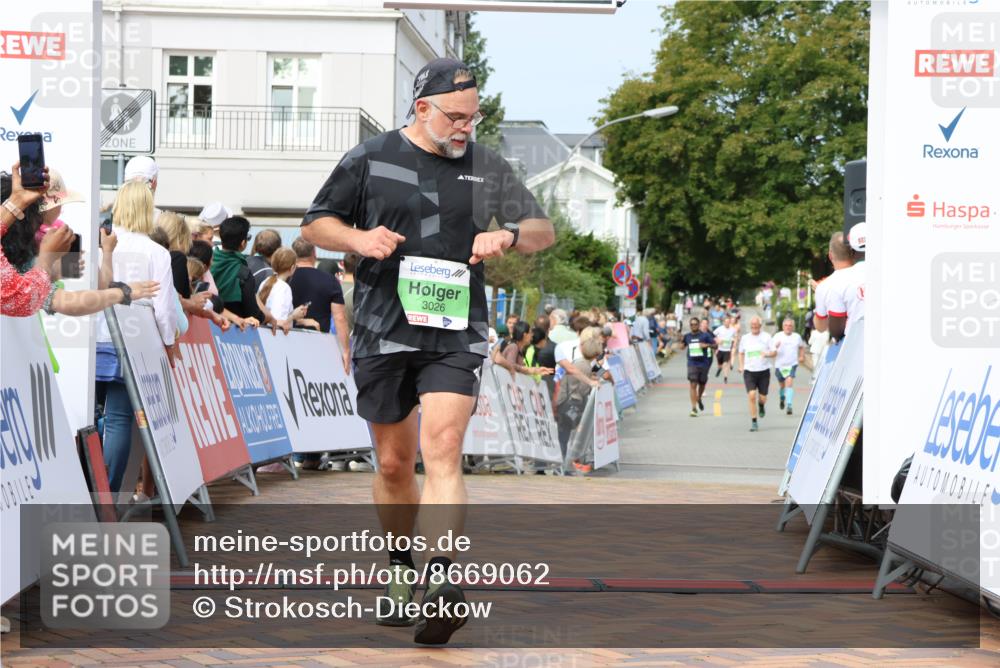 31.08.2025 - 21. Blankeneser Heldenlauf Strokosch-Dieckow http://msf.ph/oto/8669062 31.08.2025 11:13:43 Ziel 3127, 3126, 3026 meine-sportfotos.de