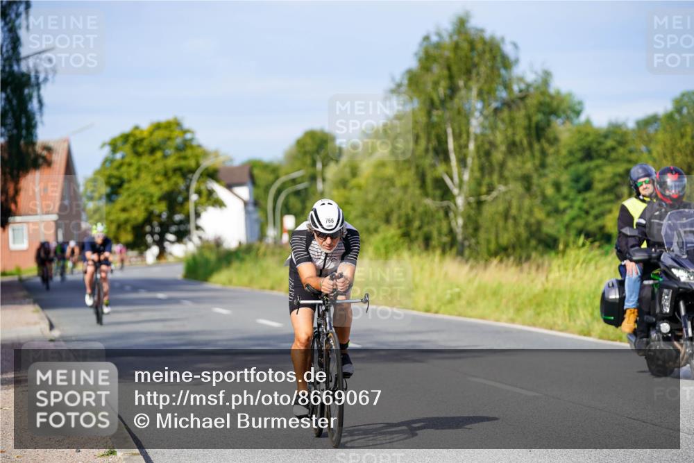 31.08.2025 - Elbe Triathlon Hamburg Michael Burmester http://msf.ph/oto/8669067 31.08.2025 09:50:39 Radfahren 250, 612, 728, 766, 907 meine-sportfotos.de