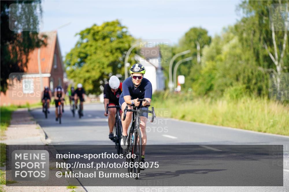 31.08.2025 - Elbe Triathlon Hamburg Michael Burmester http://msf.ph/oto/8669075 31.08.2025 09:50:42 Radfahren 250, 470, 730, 735, 766, 832, 907 meine-sportfotos.de