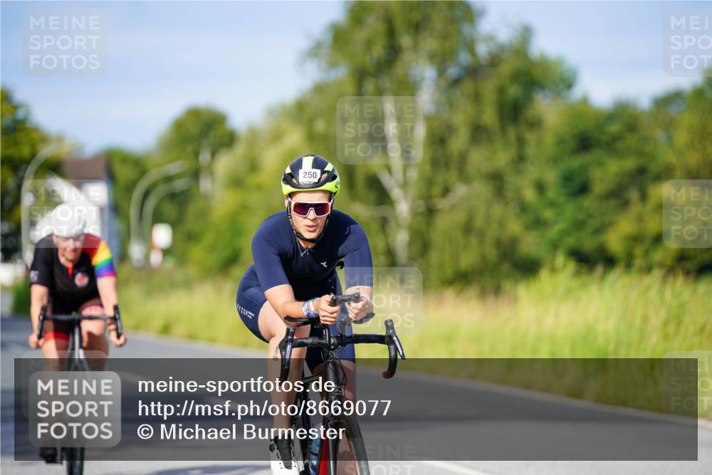 31.08.2025 - Elbe Triathlon Hamburg Michael Burmester http://msf.ph/oto/8669077 31.08.2025 09:50:42 Radfahren 250, 470, 730, 735, 766, 832, 907 meine-sportfotos.de