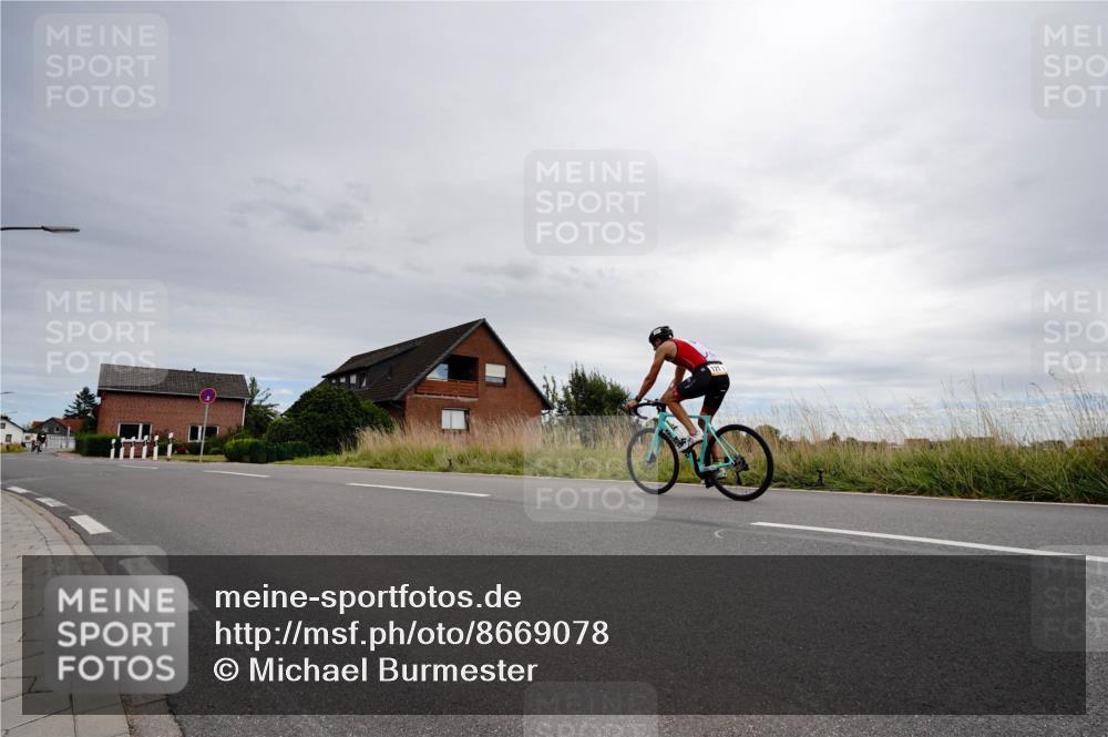 31.08.2025 - Elbe Triathlon Hamburg Michael Burmester http://msf.ph/oto/8669078 31.08.2025 14:07:45 Radfahren 133 meine-sportfotos.de