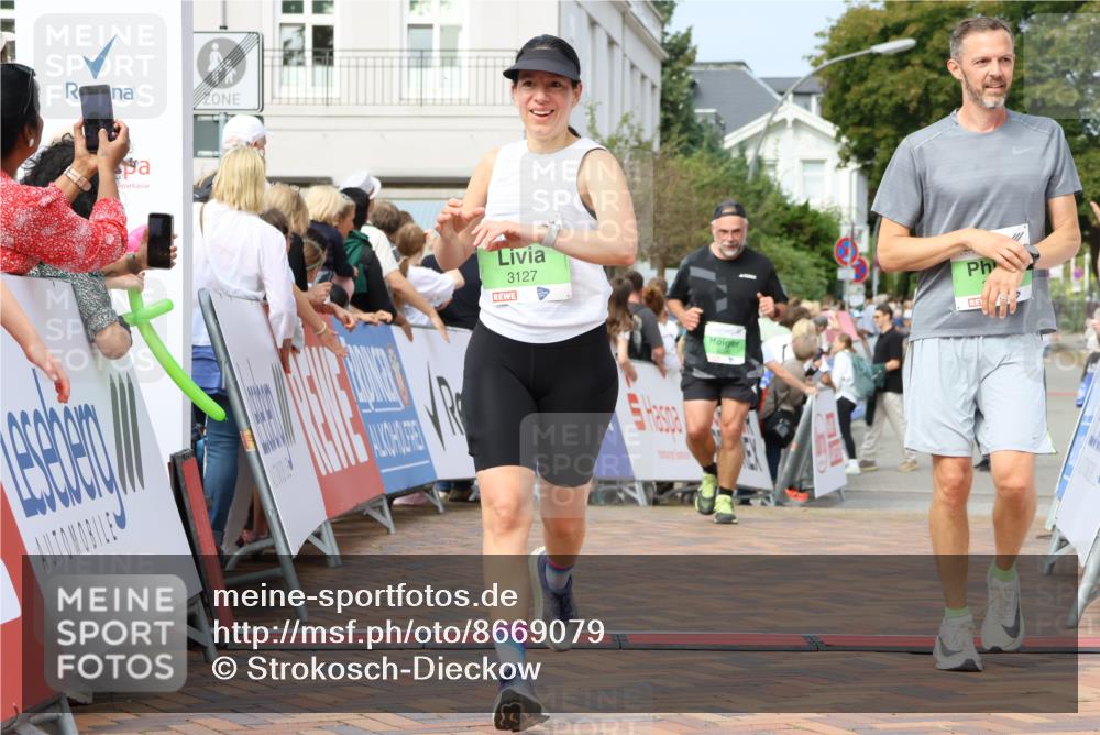 31.08.2025 - 21. Blankeneser Heldenlauf Strokosch-Dieckow http://msf.ph/oto/8669079 31.08.2025 11:13:40 Ziel 3127, 3126, 3026 meine-sportfotos.de