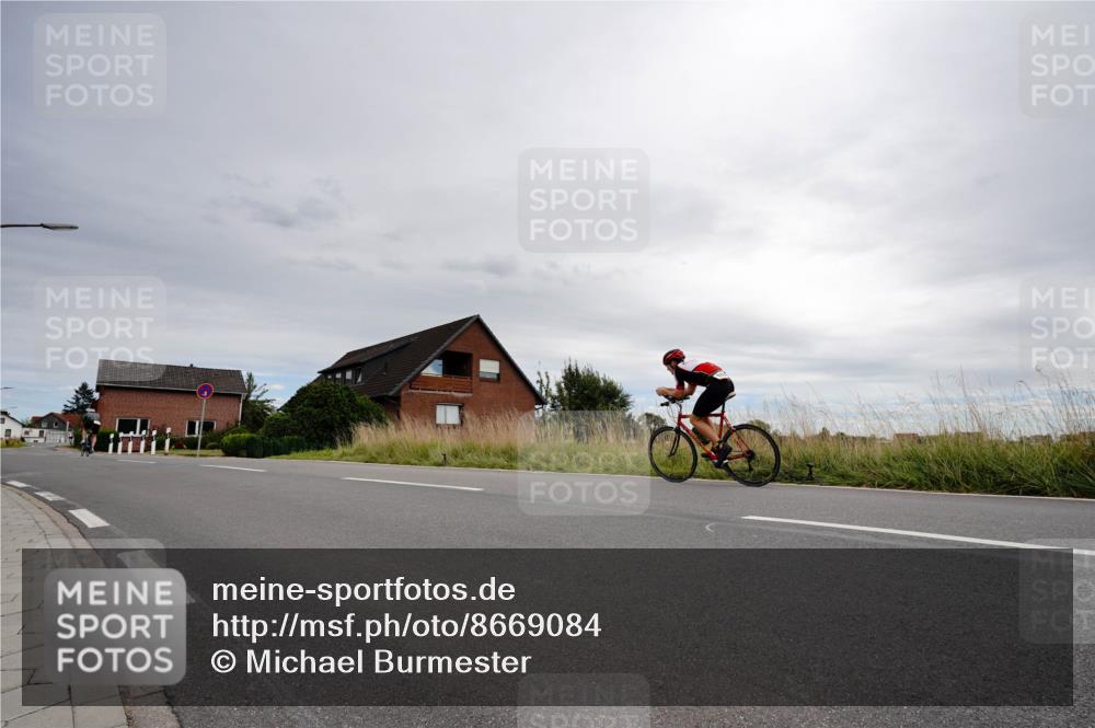 31.08.2025 - Elbe Triathlon Hamburg Michael Burmester http://msf.ph/oto/8669084 31.08.2025 14:08:02 Radfahren  meine-sportfotos.de