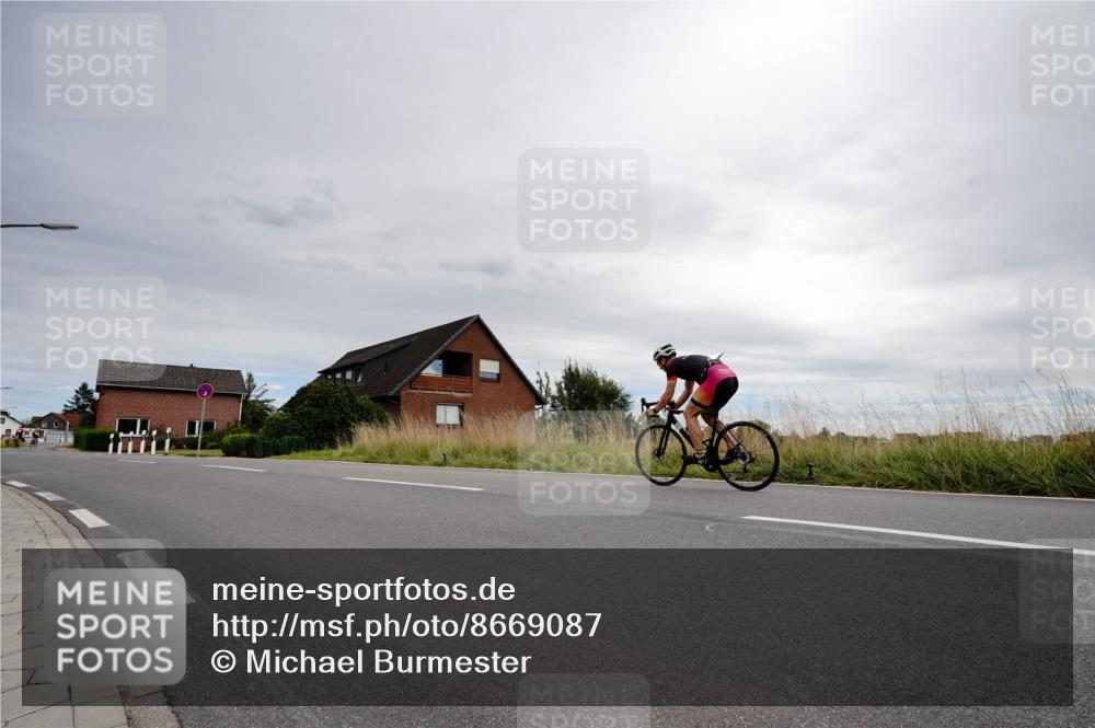 31.08.2025 - Elbe Triathlon Hamburg Michael Burmester http://msf.ph/oto/8669087 31.08.2025 14:08:07 Radfahren  meine-sportfotos.de