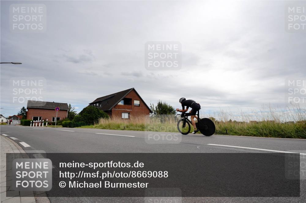 31.08.2025 - Elbe Triathlon Hamburg Michael Burmester http://msf.ph/oto/8669088 31.08.2025 14:08:12 Radfahren  meine-sportfotos.de