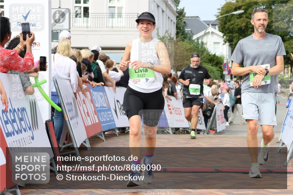 31.08.2025 - 21. Blankeneser Heldenlauf Strokosch-Dieckow http://msf.ph/oto/8669090 31.08.2025 11:13:40 Ziel 3127, 3126, 3026 meine-sportfotos.de