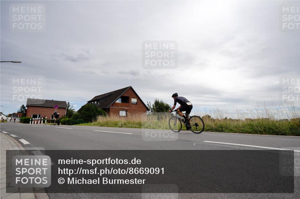 31.08.2025 - Elbe Triathlon Hamburg Michael Burmester http://msf.ph/oto/8669091 31.08.2025 14:08:14 Radfahren  meine-sportfotos.de