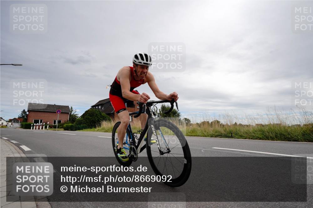 31.08.2025 - Elbe Triathlon Hamburg Michael Burmester http://msf.ph/oto/8669092 31.08.2025 14:08:21 Radfahren  meine-sportfotos.de