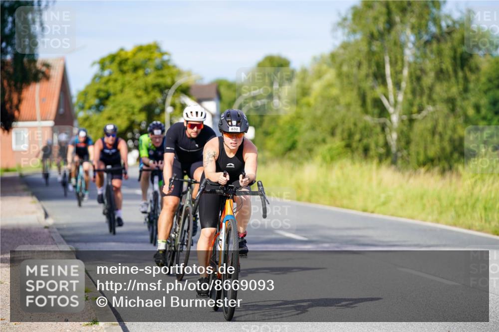 31.08.2025 - Elbe Triathlon Hamburg Michael Burmester http://msf.ph/oto/8669093 31.08.2025 09:50:47 Radfahren 397, 470, 689, 730, 735, 832, 861, 907, 918 meine-sportfotos.de