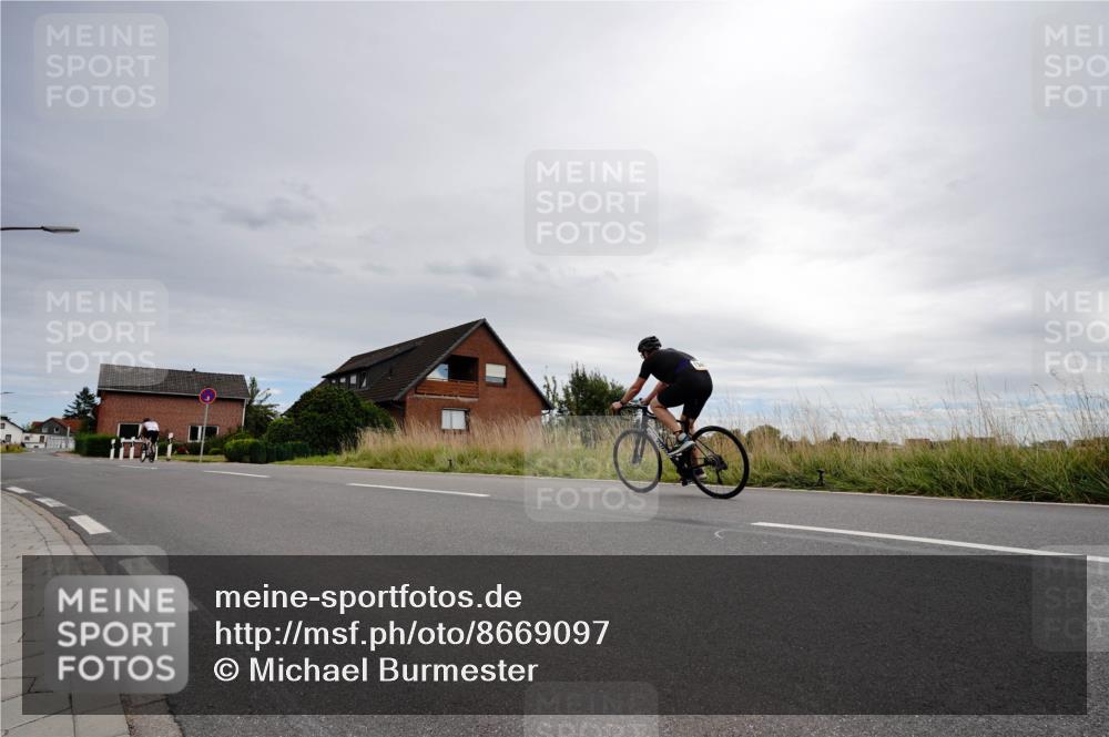 31.08.2025 - Elbe Triathlon Hamburg Michael Burmester http://msf.ph/oto/8669097 31.08.2025 14:08:26 Radfahren  meine-sportfotos.de