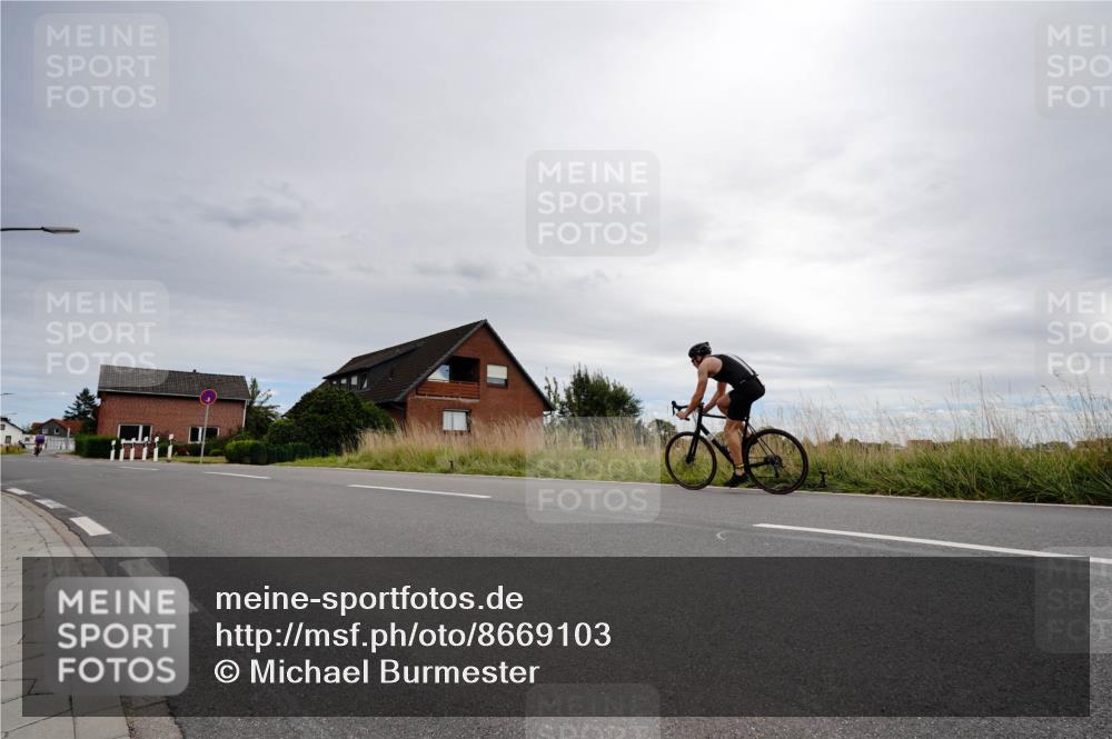 31.08.2025 - Elbe Triathlon Hamburg Michael Burmester http://msf.ph/oto/8669103 31.08.2025 14:08:40 Radfahren 122 meine-sportfotos.de