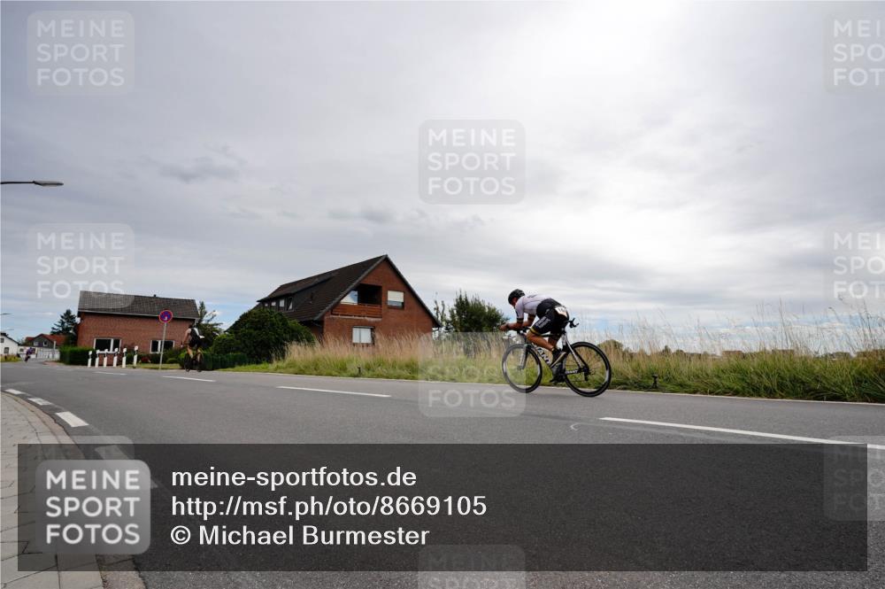31.08.2025 - Elbe Triathlon Hamburg Michael Burmester http://msf.ph/oto/8669105 31.08.2025 14:08:41 Radfahren 122 meine-sportfotos.de