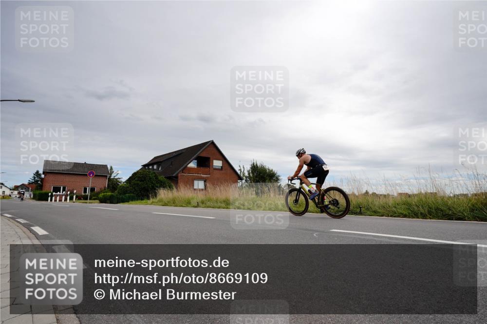 31.08.2025 - Elbe Triathlon Hamburg Michael Burmester http://msf.ph/oto/8669109 31.08.2025 14:08:44 Radfahren  meine-sportfotos.de