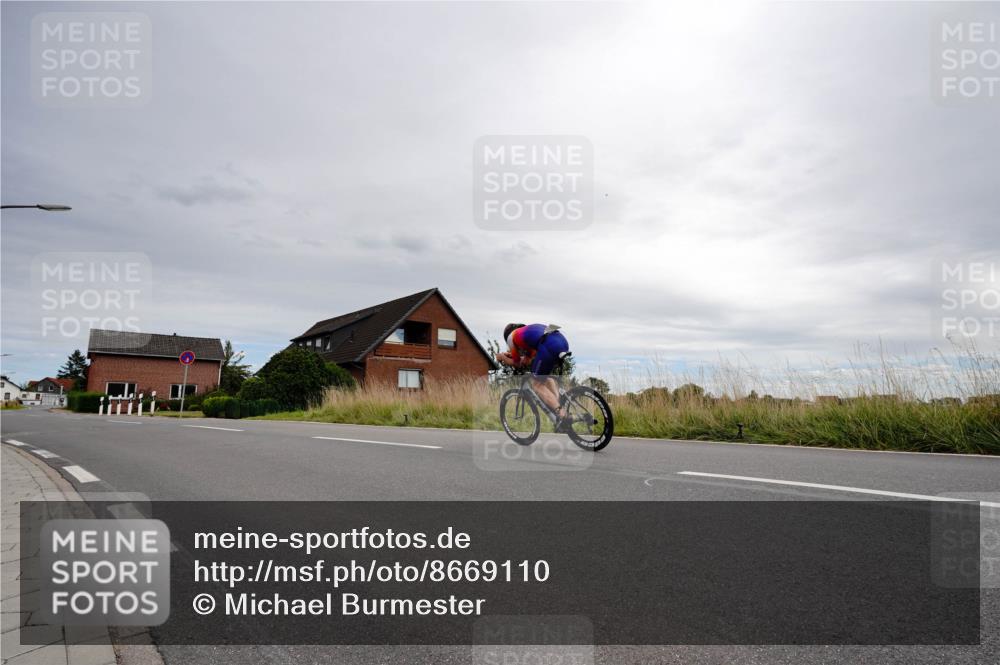 31.08.2025 - Elbe Triathlon Hamburg Michael Burmester http://msf.ph/oto/8669110 31.08.2025 14:08:58 Radfahren  meine-sportfotos.de