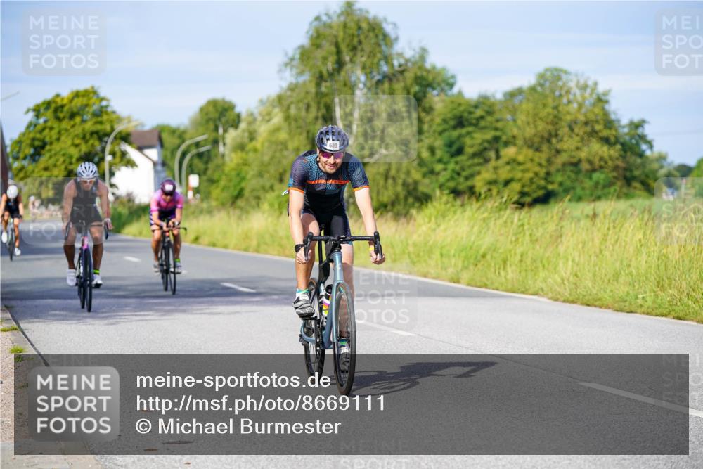 31.08.2025 - Elbe Triathlon Hamburg Michael Burmester http://msf.ph/oto/8669111 31.08.2025 09:50:50 Radfahren 397, 470, 596, 689, 730, 735, 812, 832, 861, 918 meine-sportfotos.de