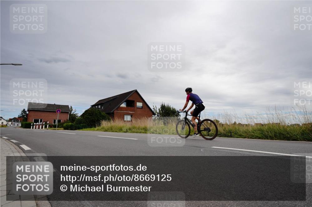 31.08.2025 - Elbe Triathlon Hamburg Michael Burmester http://msf.ph/oto/8669125 31.08.2025 14:09:22 Radfahren  meine-sportfotos.de