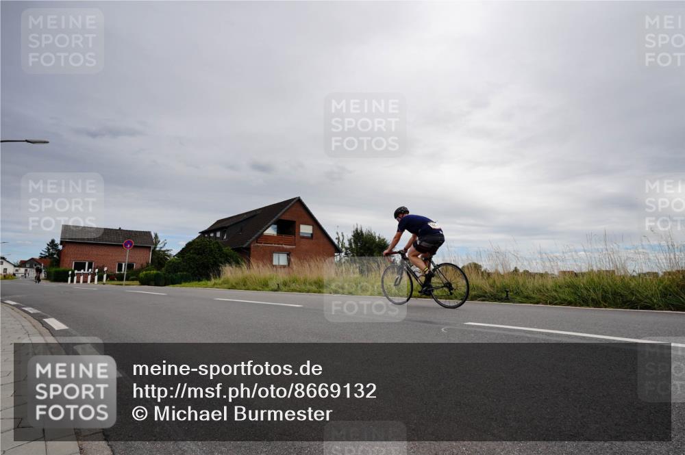 31.08.2025 - Elbe Triathlon Hamburg Michael Burmester http://msf.ph/oto/8669132 31.08.2025 14:09:33 Radfahren  meine-sportfotos.de