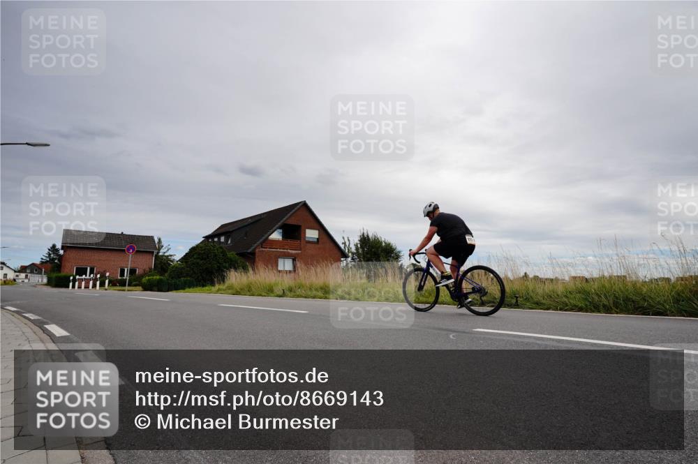 31.08.2025 - Elbe Triathlon Hamburg Michael Burmester http://msf.ph/oto/8669143 31.08.2025 14:10:02 Radfahren  meine-sportfotos.de