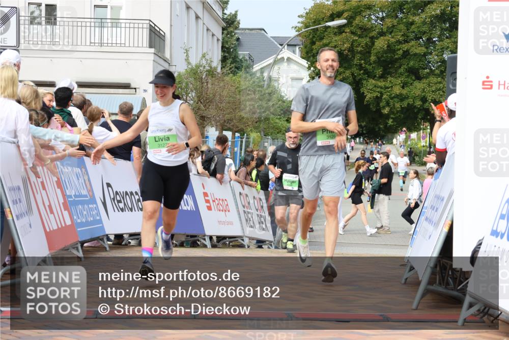 31.08.2025 - 21. Blankeneser Heldenlauf Strokosch-Dieckow http://msf.ph/oto/8669182 31.08.2025 11:13:38 Ziel 3127, 3126, 3125, 3026 meine-sportfotos.de