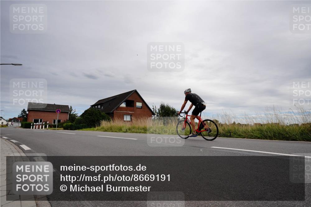 31.08.2025 - Elbe Triathlon Hamburg Michael Burmester http://msf.ph/oto/8669191 31.08.2025 14:11:23 Radfahren 129 meine-sportfotos.de