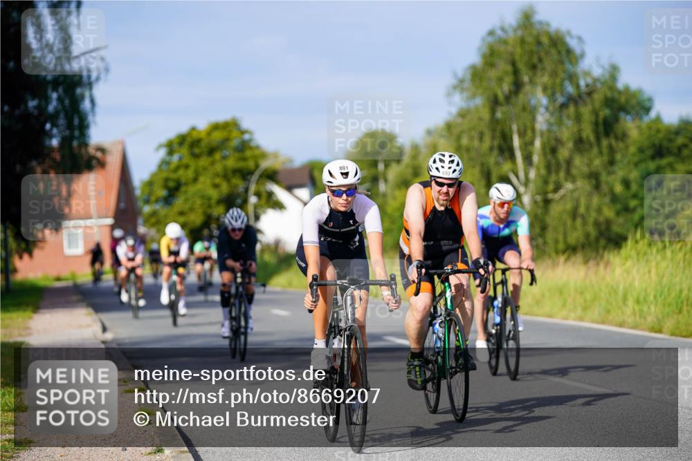 31.08.2025 - Elbe Triathlon Hamburg Michael Burmester http://msf.ph/oto/8669207 31.08.2025 09:51:32 Radfahren 372, 435, 446, 493, 529, 557, 693, 752, 769, 801, 814, 818, 836, 879 meine-sportfotos.de