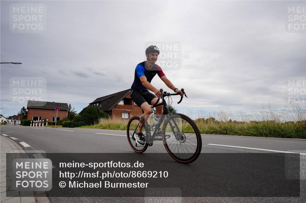 31.08.2025 - Elbe Triathlon Hamburg Michael Burmester http://msf.ph/oto/8669210 31.08.2025 14:11:56 Radfahren 150 meine-sportfotos.de