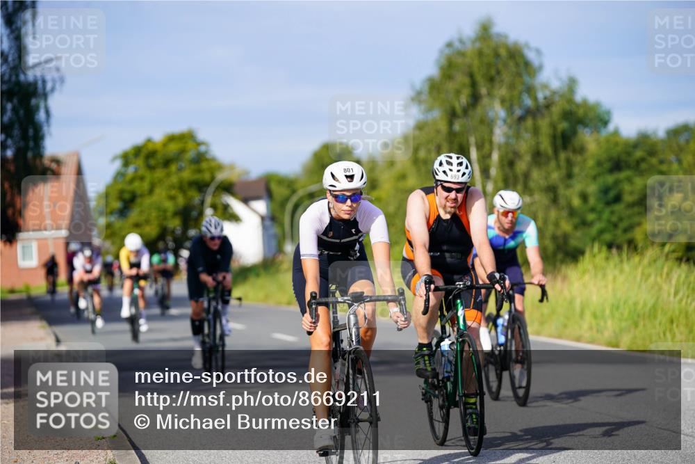 31.08.2025 - Elbe Triathlon Hamburg Michael Burmester http://msf.ph/oto/8669211 31.08.2025 09:51:32 Radfahren 372, 435, 446, 493, 529, 557, 693, 752, 769, 801, 814, 818, 836, 879 meine-sportfotos.de