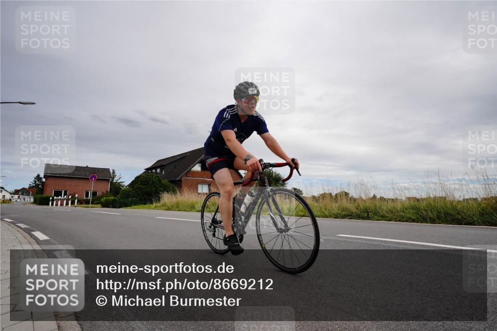 31.08.2025 - Elbe Triathlon Hamburg Michael Burmester http://msf.ph/oto/8669212 31.08.2025 14:12:04 Radfahren 146, 161 meine-sportfotos.de