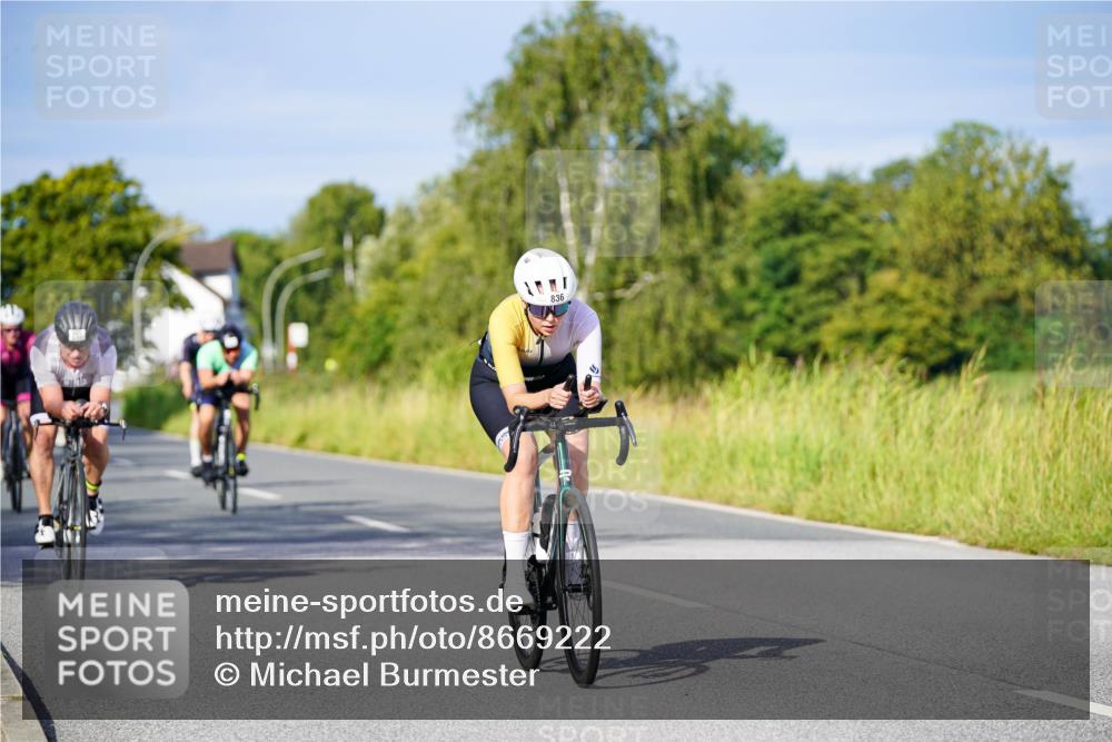 31.08.2025 - Elbe Triathlon Hamburg Michael Burmester http://msf.ph/oto/8669222 31.08.2025 09:51:35 Radfahren 372, 435, 482, 493, 512, 529, 557, 693, 752, 801, 818, 836, 890 meine-sportfotos.de
