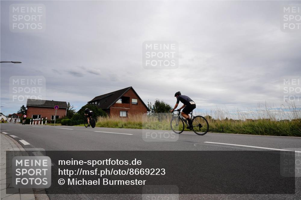 31.08.2025 - Elbe Triathlon Hamburg Michael Burmester http://msf.ph/oto/8669223 31.08.2025 14:12:15 Radfahren  meine-sportfotos.de
