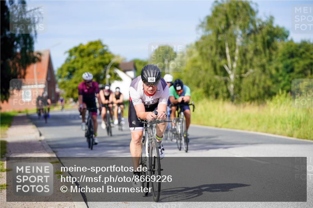31.08.2025 - Elbe Triathlon Hamburg Michael Burmester http://msf.ph/oto/8669226 31.08.2025 09:51:36 Radfahren 372, 435, 482, 493, 512, 529, 557, 693, 752, 801, 818, 836, 890 meine-sportfotos.de