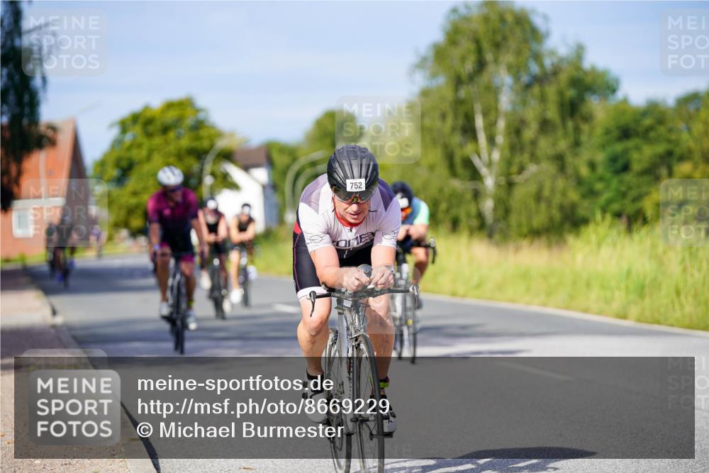 31.08.2025 - Elbe Triathlon Hamburg Michael Burmester http://msf.ph/oto/8669229 31.08.2025 09:51:36 Radfahren 372, 435, 482, 493, 512, 529, 557, 693, 752, 801, 818, 836, 890 meine-sportfotos.de