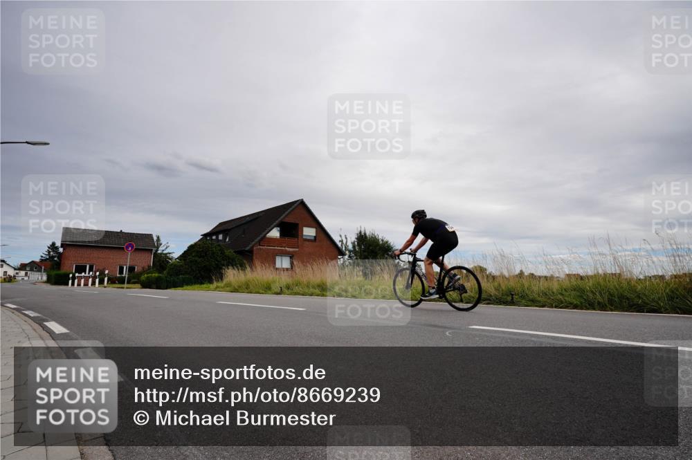 31.08.2025 - Elbe Triathlon Hamburg Michael Burmester http://msf.ph/oto/8669239 31.08.2025 14:12:36 Radfahren 130, 137, 140 meine-sportfotos.de
