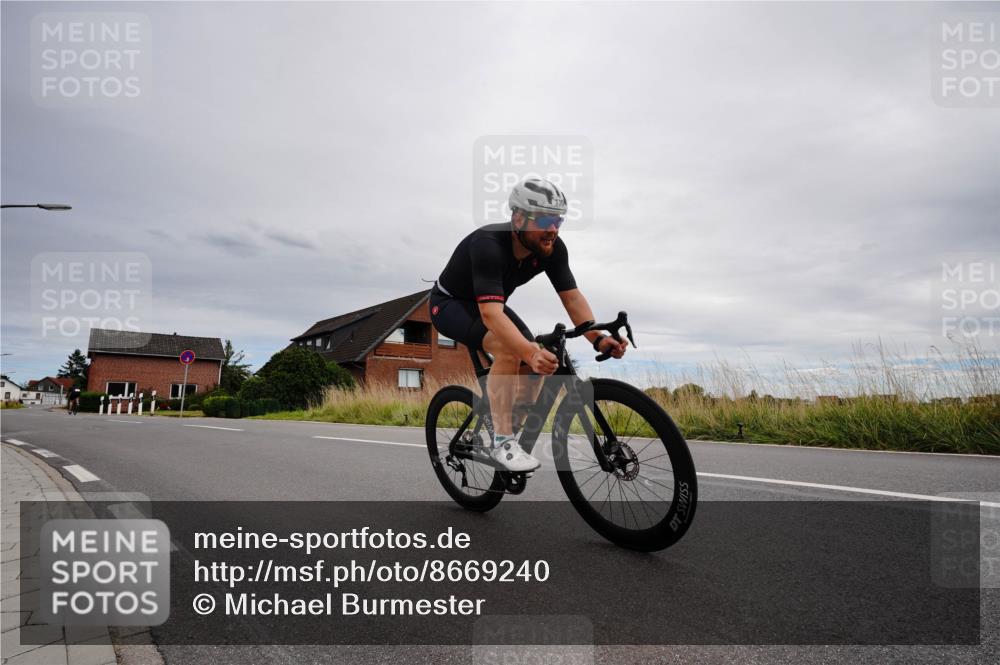 31.08.2025 - Elbe Triathlon Hamburg Michael Burmester http://msf.ph/oto/8669240 31.08.2025 14:12:39 Radfahren 130, 137, 140 meine-sportfotos.de