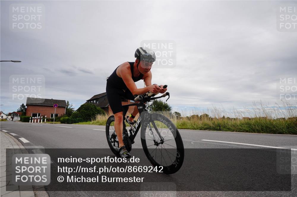 31.08.2025 - Elbe Triathlon Hamburg Michael Burmester http://msf.ph/oto/8669242 31.08.2025 14:12:42 Radfahren 137, 140 meine-sportfotos.de