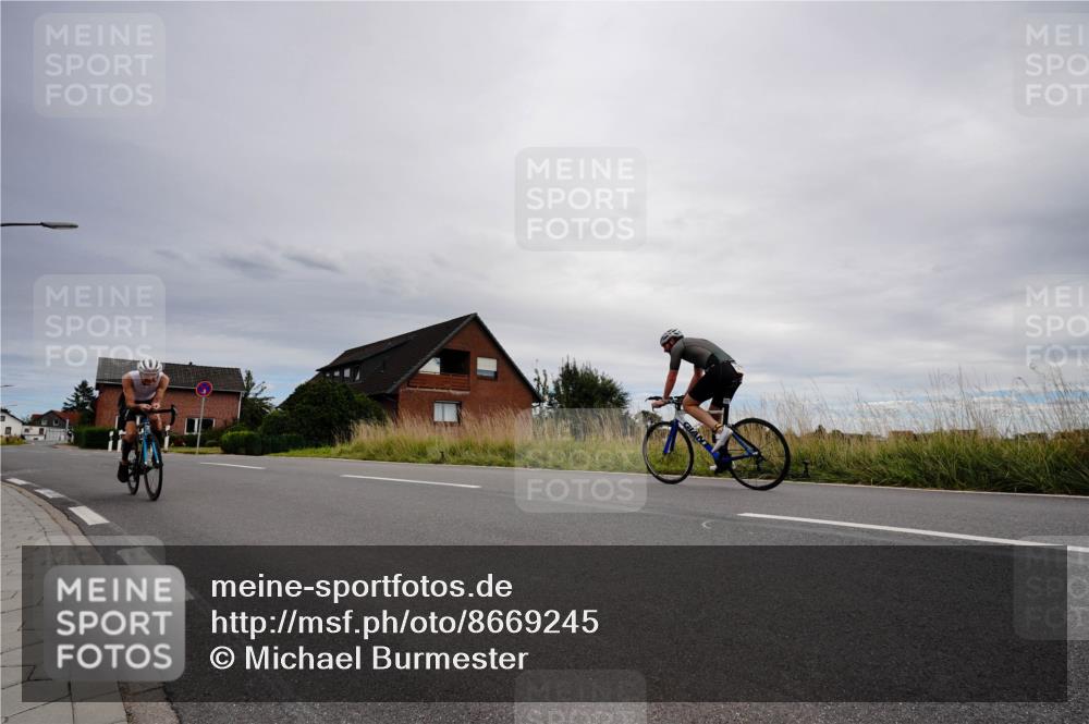 31.08.2025 - Elbe Triathlon Hamburg Michael Burmester http://msf.ph/oto/8669245 31.08.2025 14:12:43 Radfahren 137, 140 meine-sportfotos.de