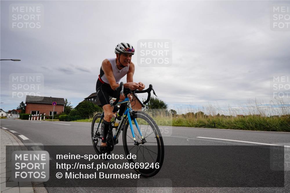 31.08.2025 - Elbe Triathlon Hamburg Michael Burmester http://msf.ph/oto/8669246 31.08.2025 14:12:44 Radfahren 137, 140 meine-sportfotos.de
