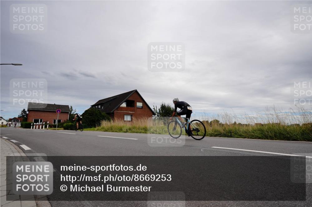 31.08.2025 - Elbe Triathlon Hamburg Michael Burmester http://msf.ph/oto/8669253 31.08.2025 14:12:52 Radfahren  meine-sportfotos.de