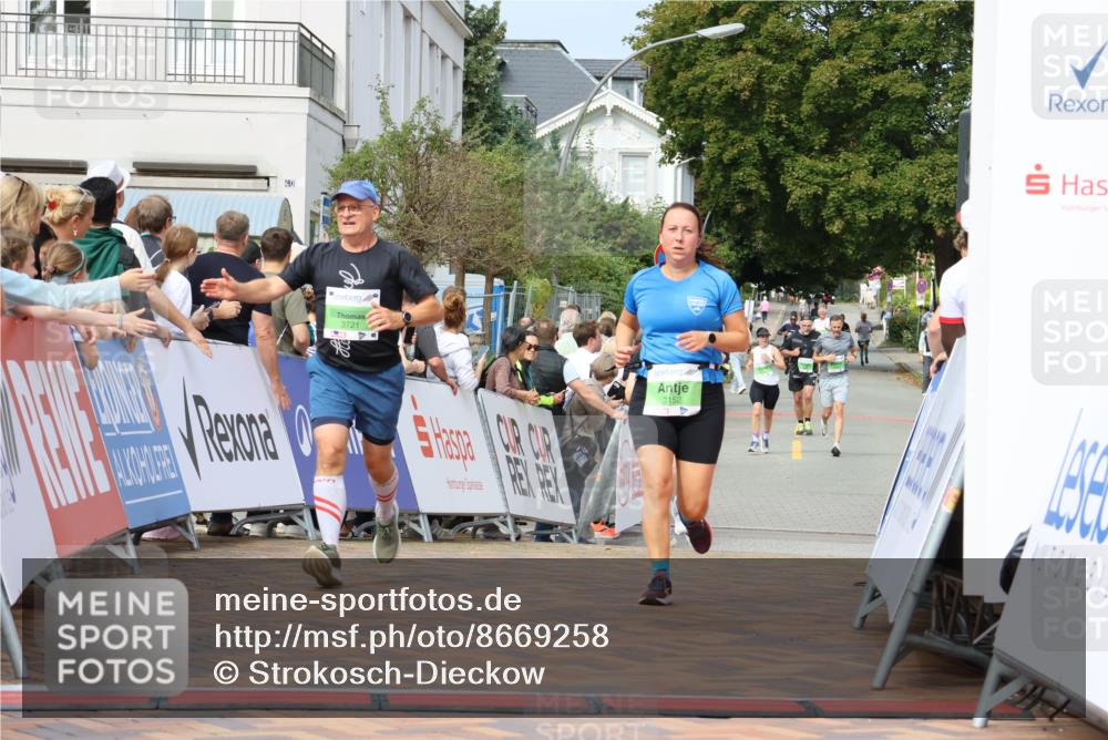 31.08.2025 - 21. Blankeneser Heldenlauf Strokosch-Dieckow http://msf.ph/oto/8669258 31.08.2025 11:13:28 Ziel 3090, 3125, 3152, 3721 meine-sportfotos.de