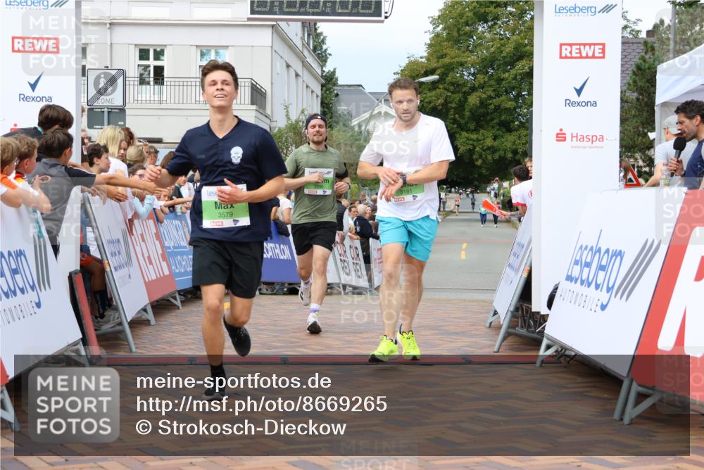 31.08.2025 - 21. Blankeneser Heldenlauf Strokosch-Dieckow http://msf.ph/oto/8669265 31.08.2025 10:55:26 Ziel 3579, 3590, 3181 meine-sportfotos.de