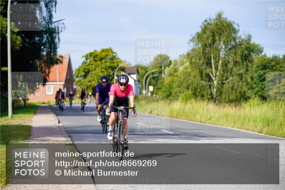 31.08.2025 - Elbe Triathlon Hamburg Michael Burmester http://msf.ph/oto/8669269 31.08.2025 09:51:49 Radfahren 390, 561, 651, 806 meine-sportfotos.de