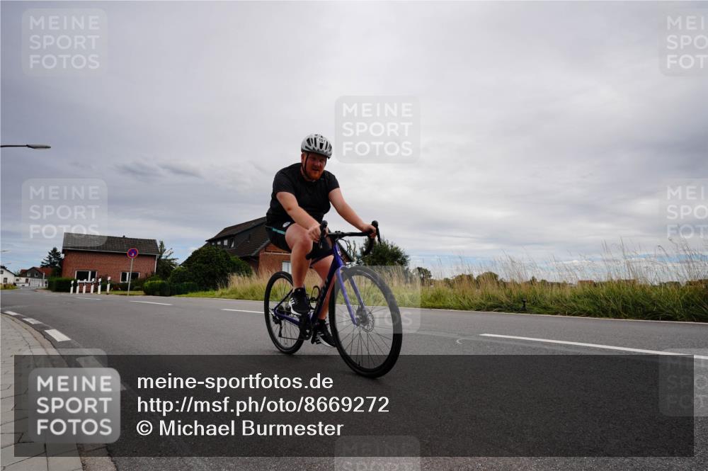 31.08.2025 - Elbe Triathlon Hamburg Michael Burmester http://msf.ph/oto/8669272 31.08.2025 14:13:25 Radfahren 151 meine-sportfotos.de