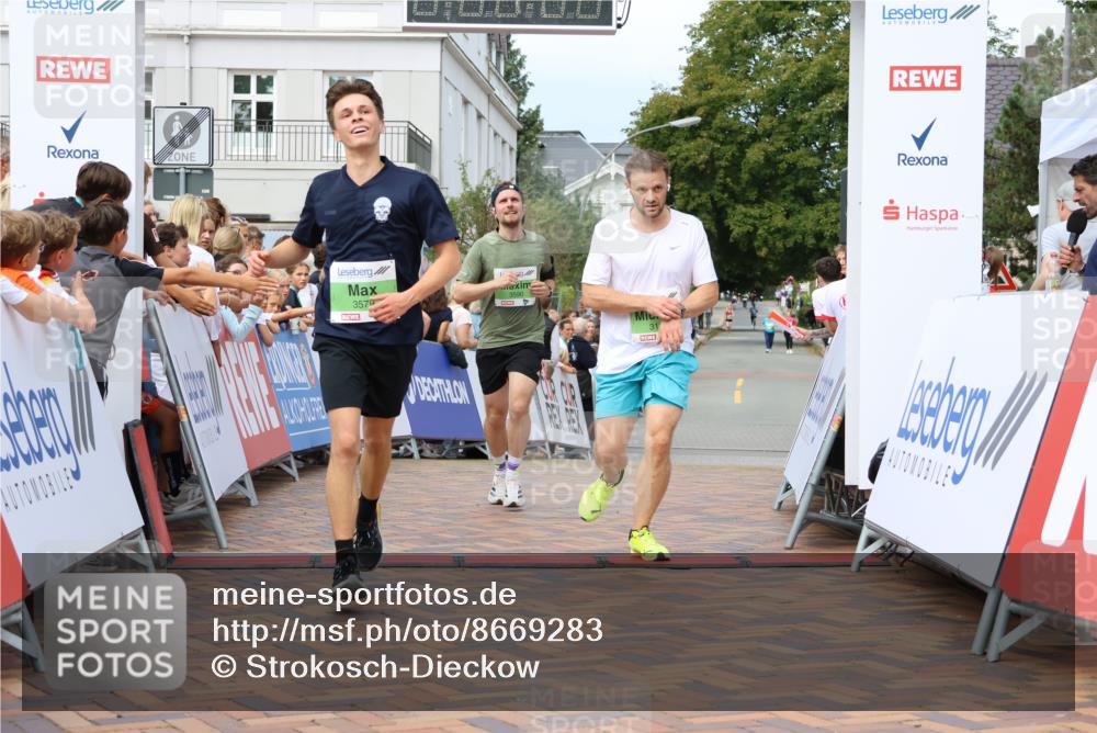 31.08.2025 - 21. Blankeneser Heldenlauf Strokosch-Dieckow http://msf.ph/oto/8669283 31.08.2025 10:55:26 Ziel 3579, 3590, 3181 meine-sportfotos.de