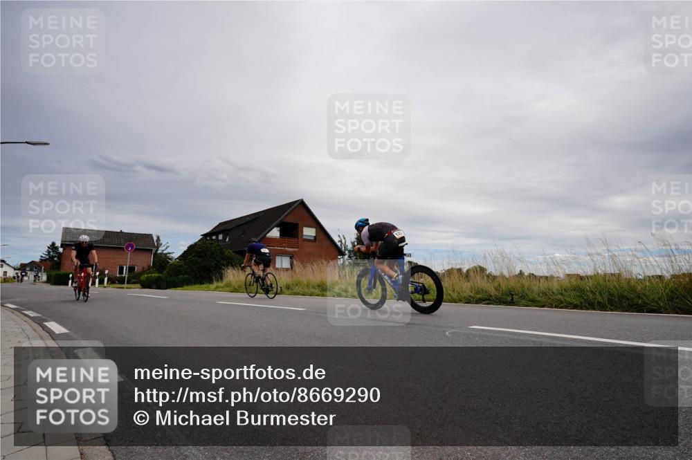 31.08.2025 - Elbe Triathlon Hamburg Michael Burmester http://msf.ph/oto/8669290 31.08.2025 14:14:05 Radfahren 142, 154 meine-sportfotos.de
